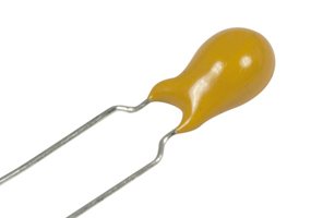 خازن تانتالیوم 47 میکروفاراد 25 ولت %10± , 47uf 25v tantal
