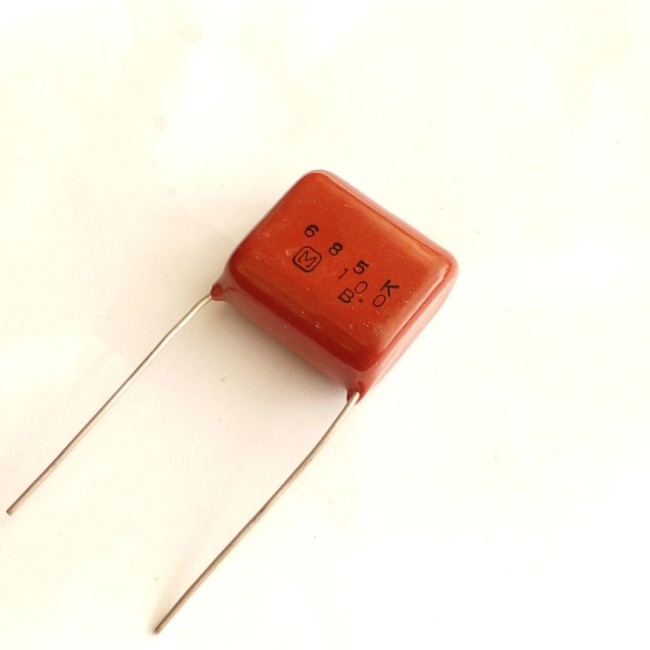 خازن پلی استر 6.8uF 100V