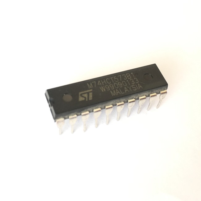 M74HCT573B1
