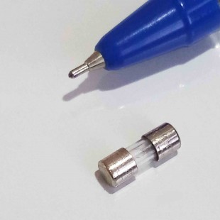 فیوز شیشه ای 250 ولت 2 آمپر سایز 4x10 میلیمتر (بسته 5 عددی)
