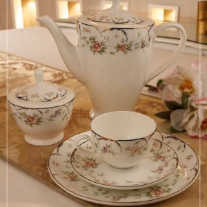 سرویس چینی 18 نفره bvk