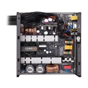 منبع تغذیه کامپیوتر گرین مدل GP700A-GED