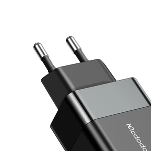 شارژر دیواری دو پورت مک دودو CH-195 توان 20 وات