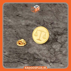 بج سینه دایره ای ترازوی عدالت مشکی