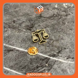 بج سینه دایره ای ترازوی عدالت طلایی