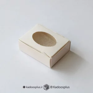 بج سینه بیضی مرکز  وکلا مشکی با حکاکی طلایی