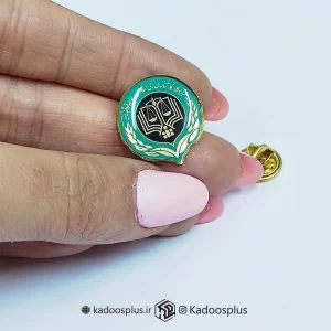 بج سینه مرکز وکلا فیروزه ای مشکی با حکاکی طلایی براق