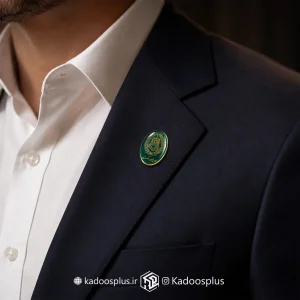 بج سینه کانون وکلای دادگستری سبز با حکاکی طلایی  با روکش پلی استر