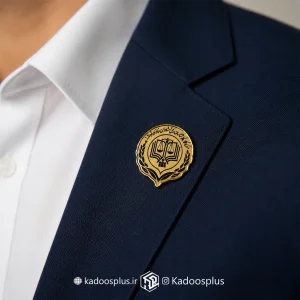 بج سینه مرکز  وکلا طلایی با حکاکی براق
