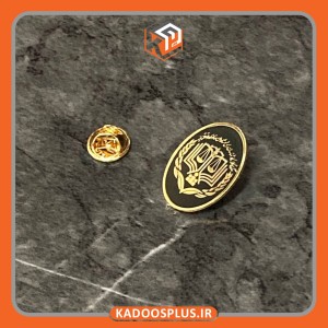 بج سینه مرکز  وکلا طلایی با حکاکی مشکی