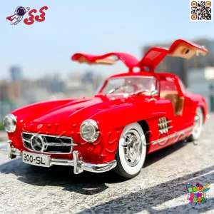 عکس ماکت فلزی مرسدس بنز 300 SL با درهای بازشونده به سمت بالا