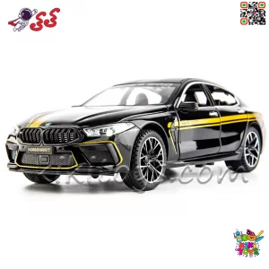 چرخ‌های لاستیکی ماکت BMW M8 با کمک‌فنر نرم و شاسی واقع‌گرایانه