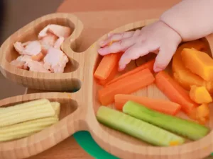 روش تغذیه BLW چیست؟ راهنمای تغذیه مستقل کودک