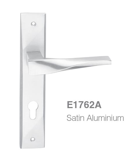 دستگیره پلاک کد E1700A آلومینیومی کروم خش دار برند بهریزان