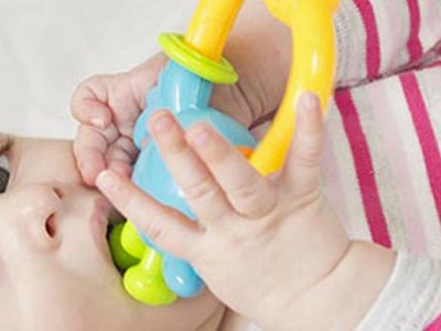 ویژگی های اسباب بازی مناسب نوزاد