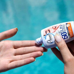 کرم ضد آفتاب بی رنگ SPF50 پوست خشک و حساس پیکسل 50ml