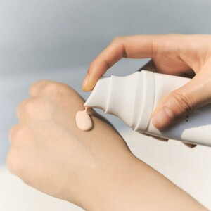 ضد آفتاب روشن کننده سنتلا SPF50