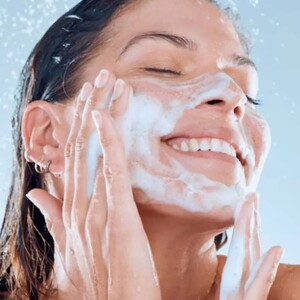 ژل کرم شستشو صورت هیدرودرم پوست بسیار خشک و حساس 350ml