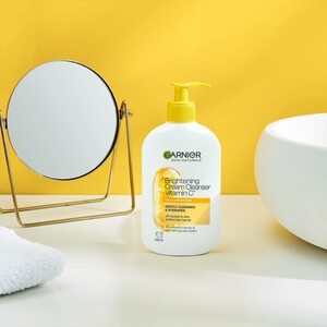 ژل شستشو روشن کننده گارنیه حاوی ویتامین سی 250ml