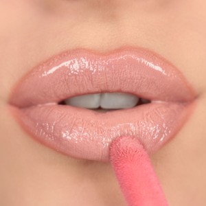 رژلب مایع رولوشن مدل Pout Bomb رنگ CANDY