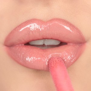 رژلب مایع رولوشن مدل Pout Bomb رنگ Kiss