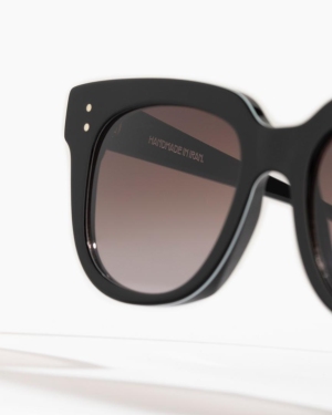 Square black