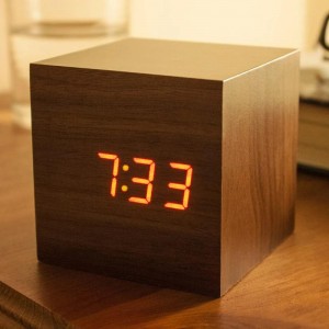 ساعت دیجیتال مربع رومیزی
