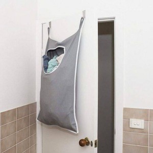 کیسه آویز پشت دری رخت چرک