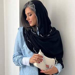 شال مشکی دور حلزون