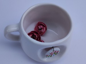فنجان قهوه سرامیکی  سفید آویزدارمدل ژیان