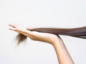 چه چیزی باعث کم‌پشت شدن موها می‌شود؟