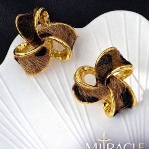 گوشواره گل قهوه‌ای