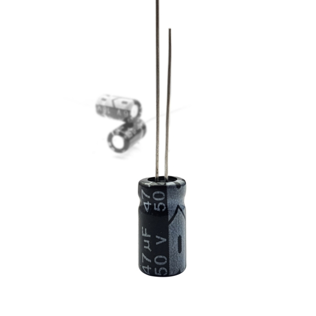 خازن الکترولیتی C47UF-50V