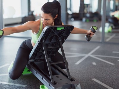 نشر جانب دمبل؛ آموزش حرکت نشر جانب سیم کش، نشسته، دستگاه و …