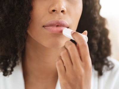 خشکی لب کمبود کدام ویتامین است؟