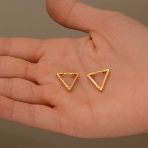 گوشواره طلا 18 عیار زنانه طلای مستجابی مدل مثلث کد 01