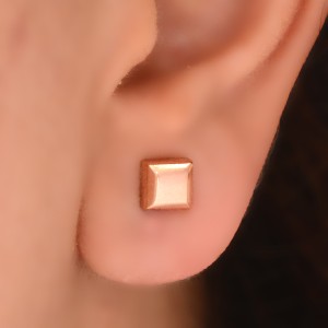گوشواره طلا 18 عیار زنانه طلای مستجابی مدل مربعی کد 01