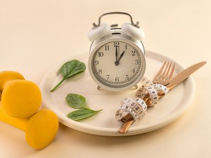 آیا برای کاهش وزن فستینگ یا روزه متناوب را امتحان می‌کنید؟