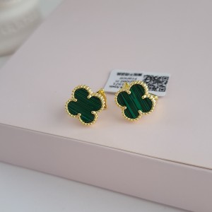 گوشواره طلای ۱۸ عیار