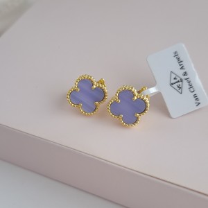 گوشواره طلای ۱۸ عیار
