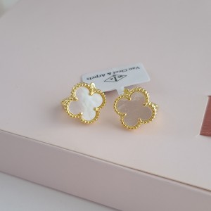 گوشواره طلای ۱۸ عیار زنانه