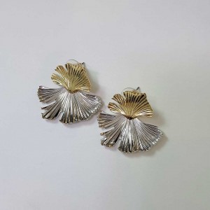گوشواره برگ دو رنگ سایز کوچک