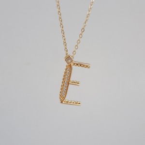 گردنبند حروف E