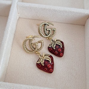 گوشواره توت‌فرنگی قرمز گوچی (مستر)*
