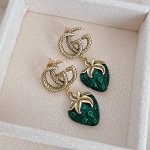 گوشواره توت فرنگی سبز گوچی(مستر)*