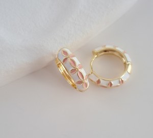 گوشواره حلقه تپل سفید با گل صورتی
