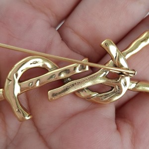 سنجاق لباس طلایی