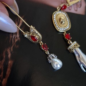 گوشواره مک کوئین