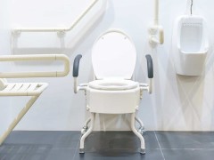 توالت فرنگی مناسب برای سالمندان و معلولین