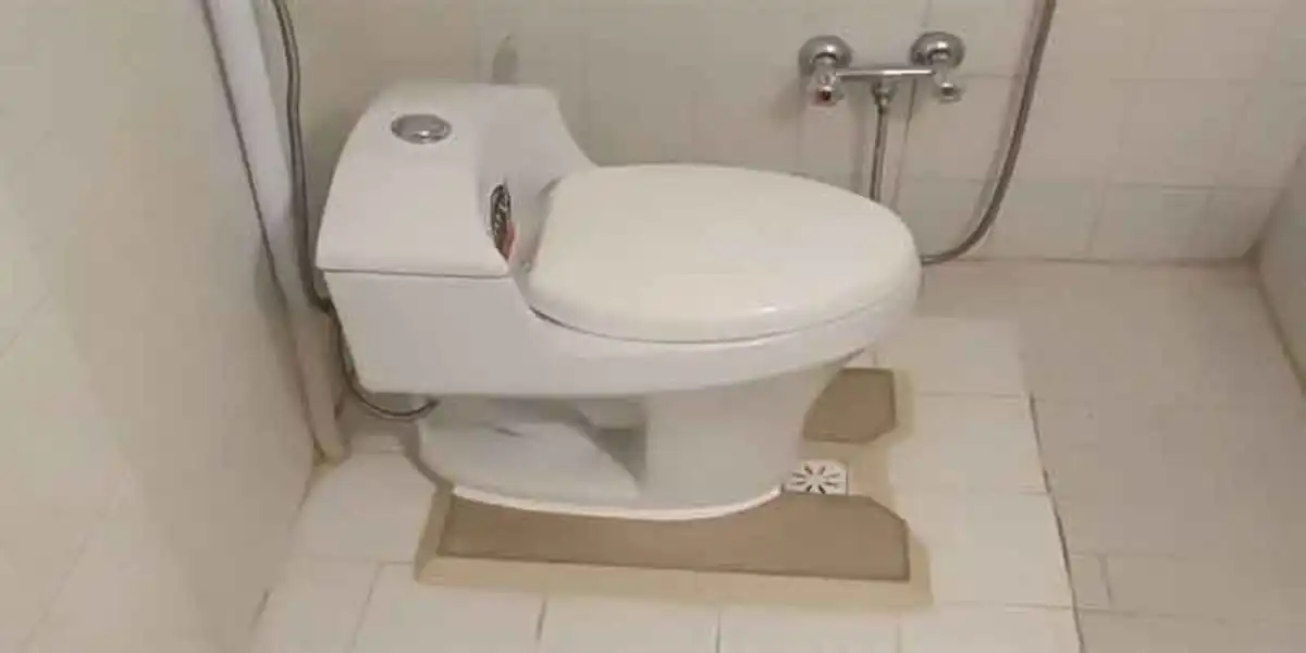 توالت فرنگی روی توالت ایرانی